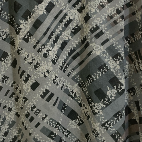 Cabi Graph Blouse  Ruffle Collar Sleeveless Blouse Size Small - Picture 10 of 14